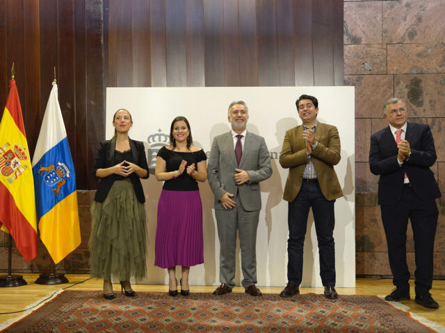 Torres anuncia en la firma del convenio del litoral de Valleseco que las obras se iniciarán antes de final de año